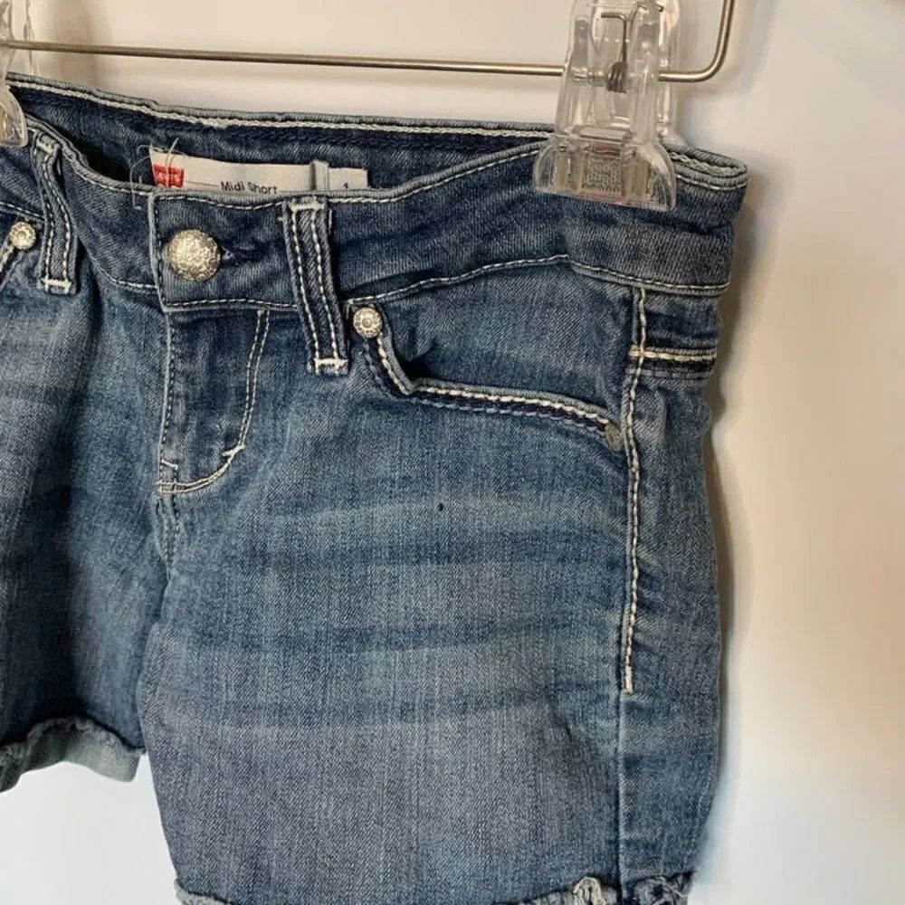 Levi's Midi Jean Short - Picture 2 of 5
